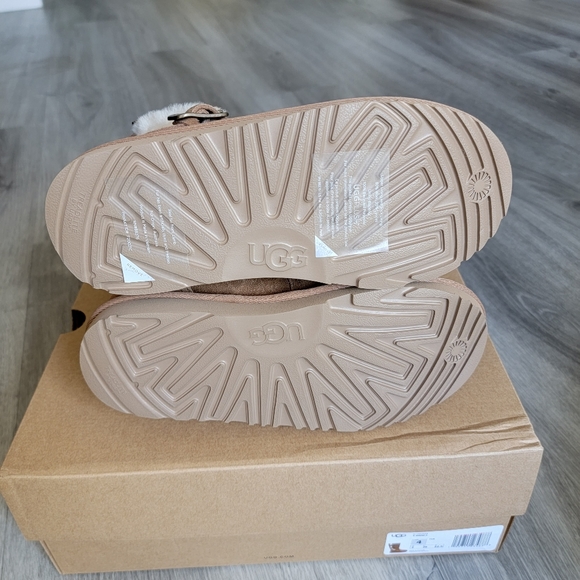 UGG Kids Maddi II Suede Boot - Picture 10 of 10